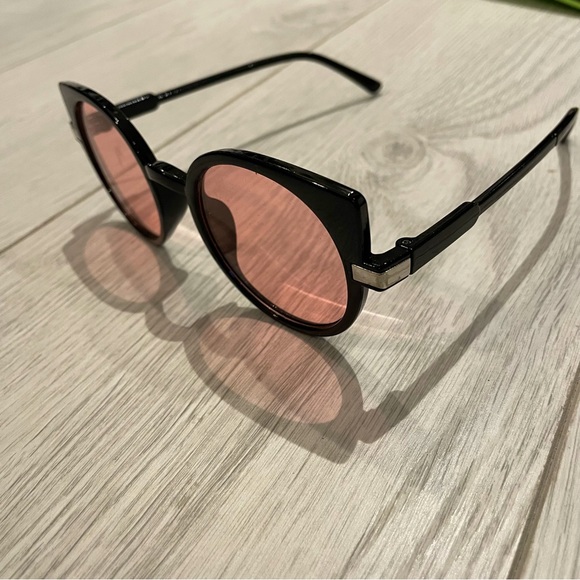 SHEIN cat eye sunglasses with case - Picture 2 of 3